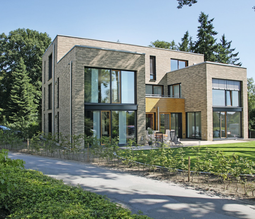 Multitask house for a three-generation family