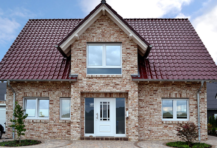 A single-family house covered with MONZA Trentino