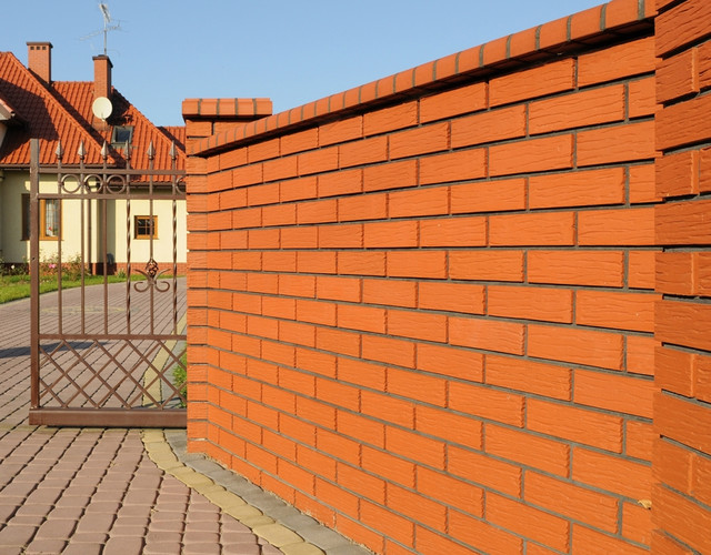 Fence made of shaded clinker Melbourne brick