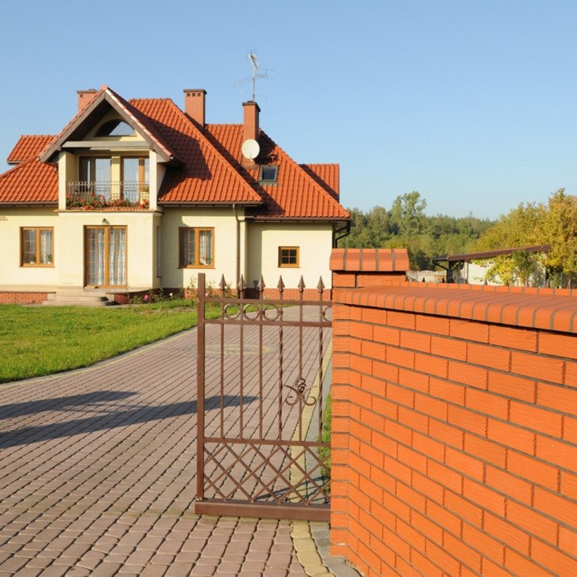 Fence made of shaded clinker Melbourne brick Fence made of shaded clinker Melbourne brick