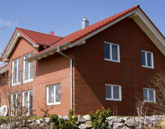 Single-family houses made of shaded smooth brick