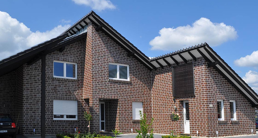 Single-family houses made of Accum blue and brown brick