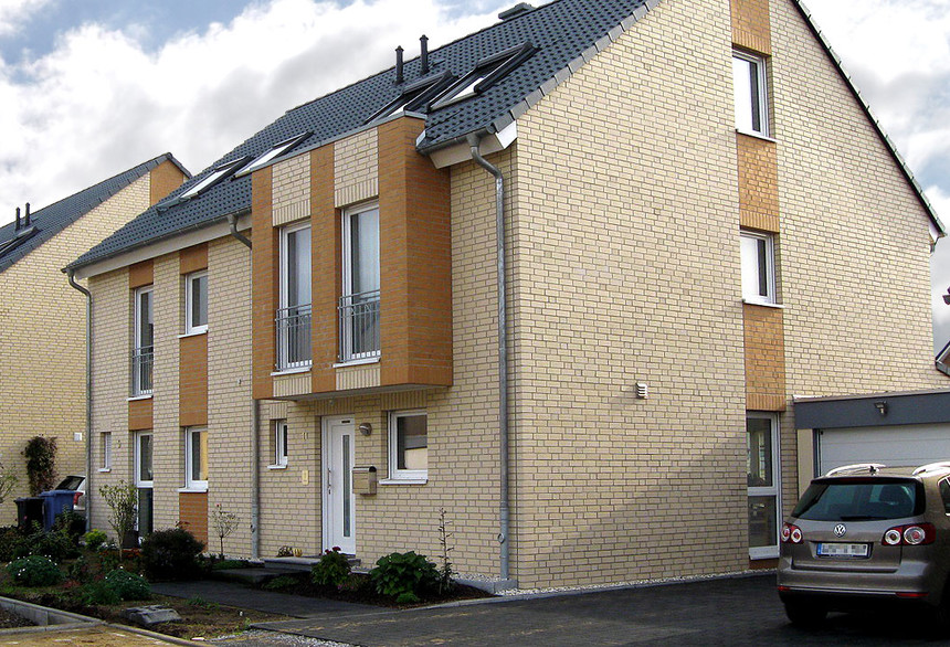 Residential buildings made of sandy and white Sorrento brick