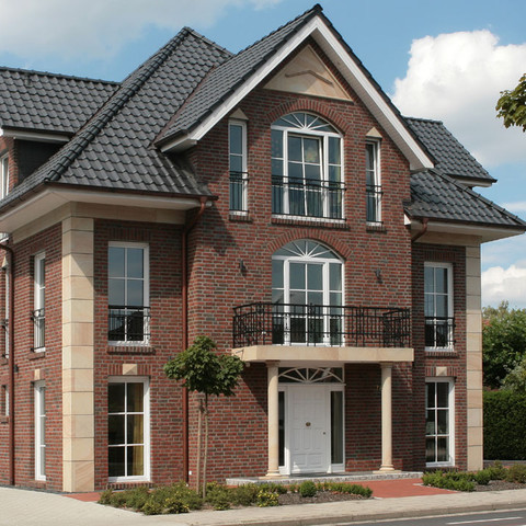 Single-family houses made of Wasserstrich muted shaded brick