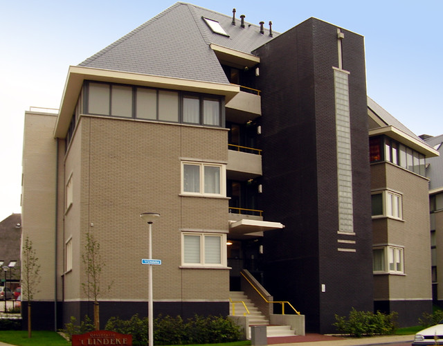 A residential building made of gray shaded and shaded smooth Faro brick