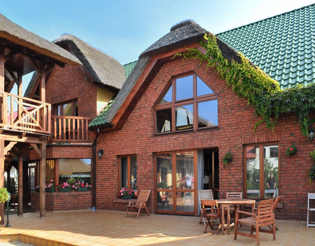 A guest house in Grzybowo made of shaded sintered Formback brick 