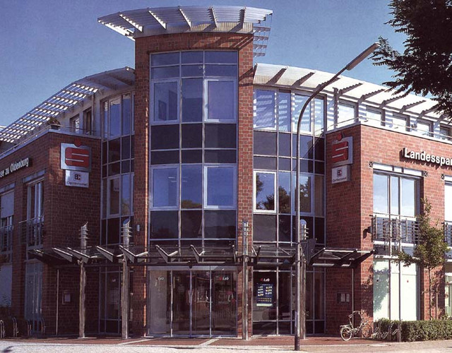Buildings made of smooth and shaded Frisian Greetsiel brick