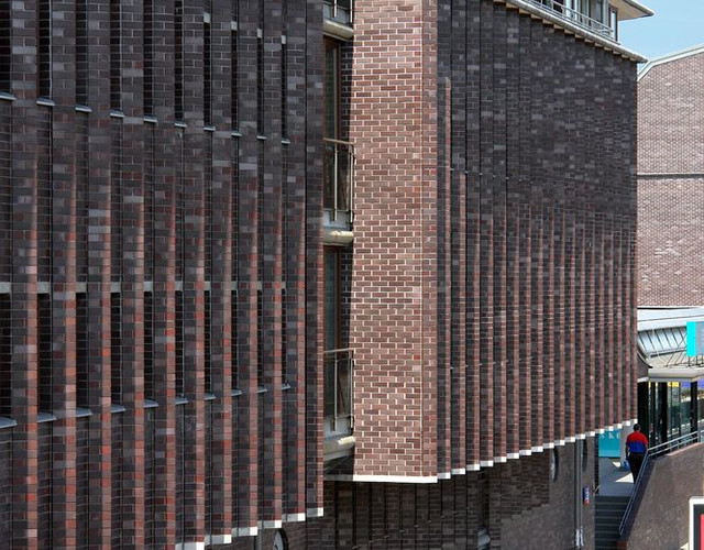 Sadyba made of smooth Adelaide brick