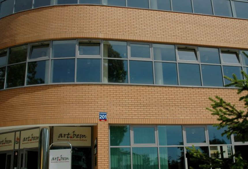 School made of orange-yellow Sorrento brick