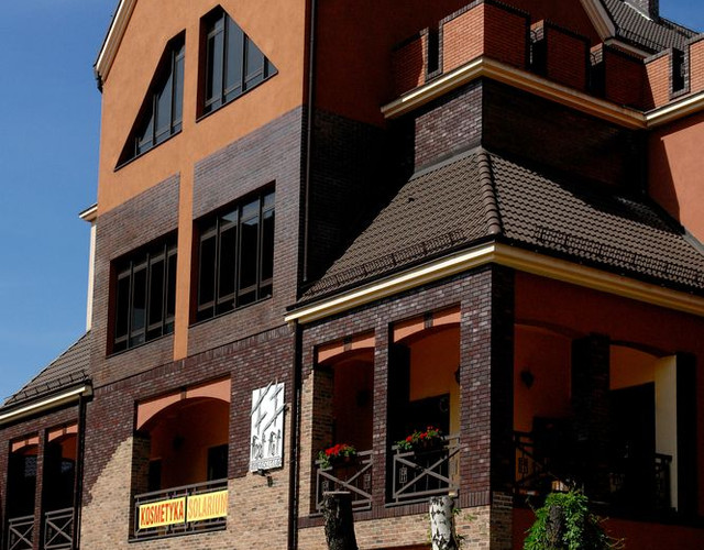 Fort Piontek made of smooth Adelaide and smooth Melbourne brick