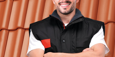 A single-family house covered with anthracite engobe Monza roof tiles