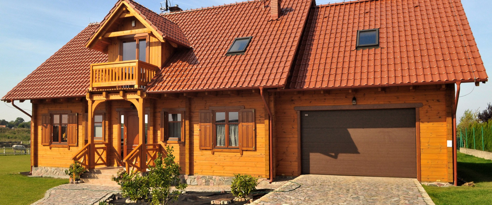 A single-family house covered with Monza roof tiles A single-family house covered with Monza roof tiles