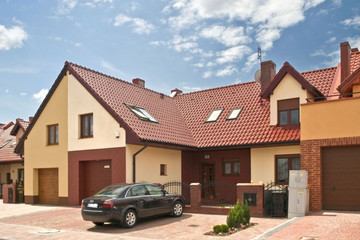 A multi-family house covered with chestnut engobe Monza tiles
