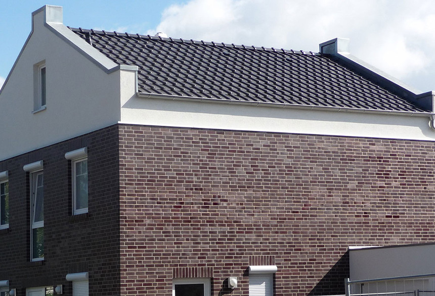 A single-family house covered with MONZA tobago