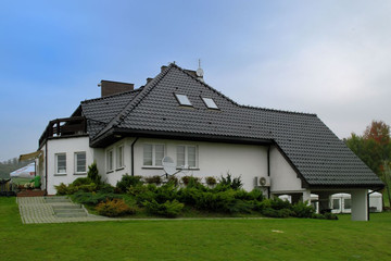 A single-family house covered with glazed tobago Monza tiles