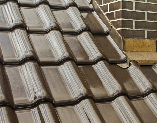 A roof surface covered with Monzaplus Maduro tiles