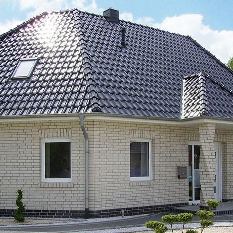 Single-family house made of Island pearl and white brick